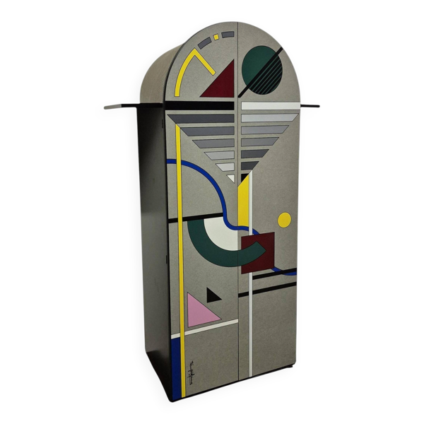 Armoire haute dans le style Memphis par Eugenio Pinuer, design coloré, années 1980.