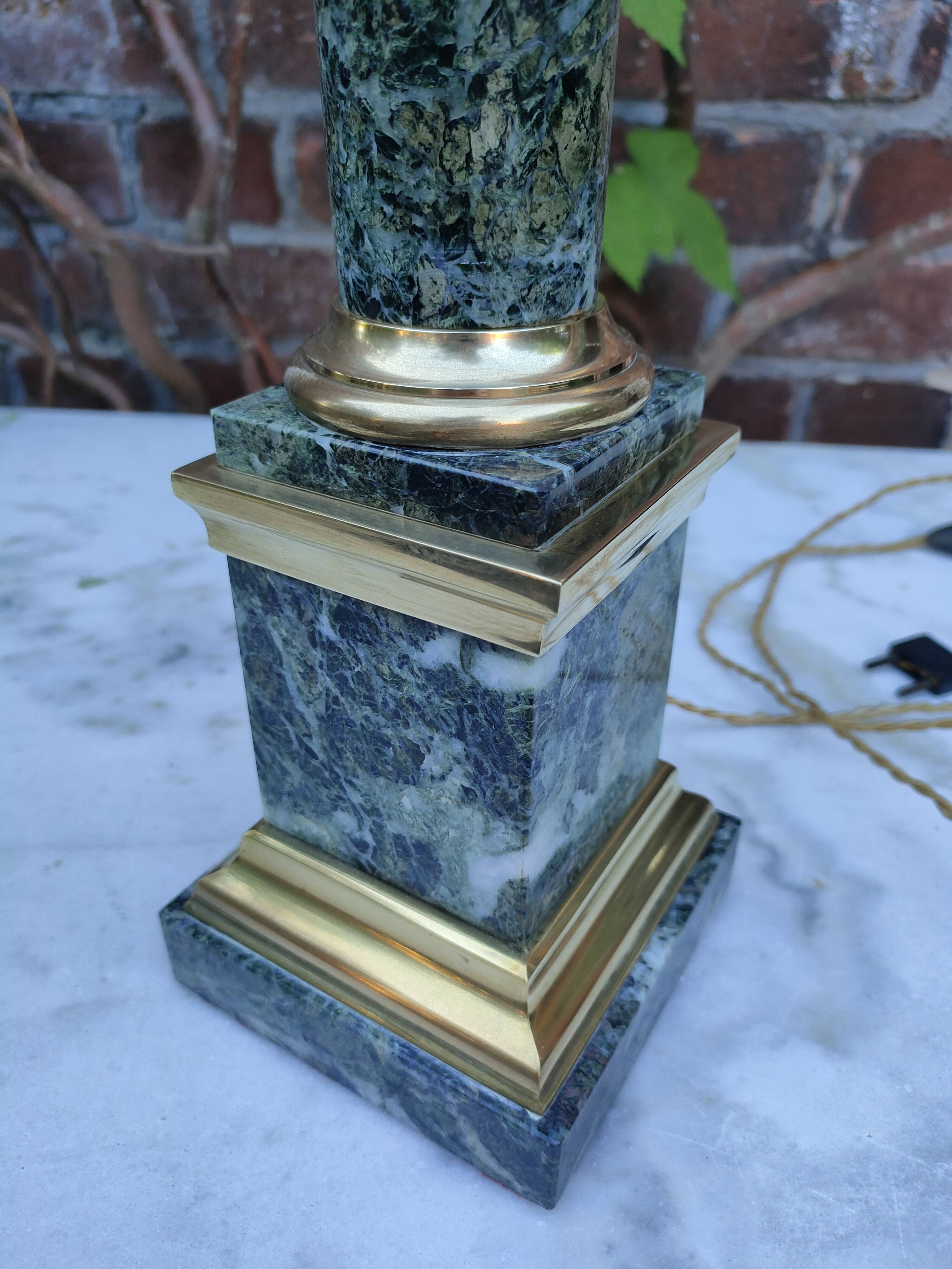 Column lamp base in Corinthian style in Napoleon III green marble.