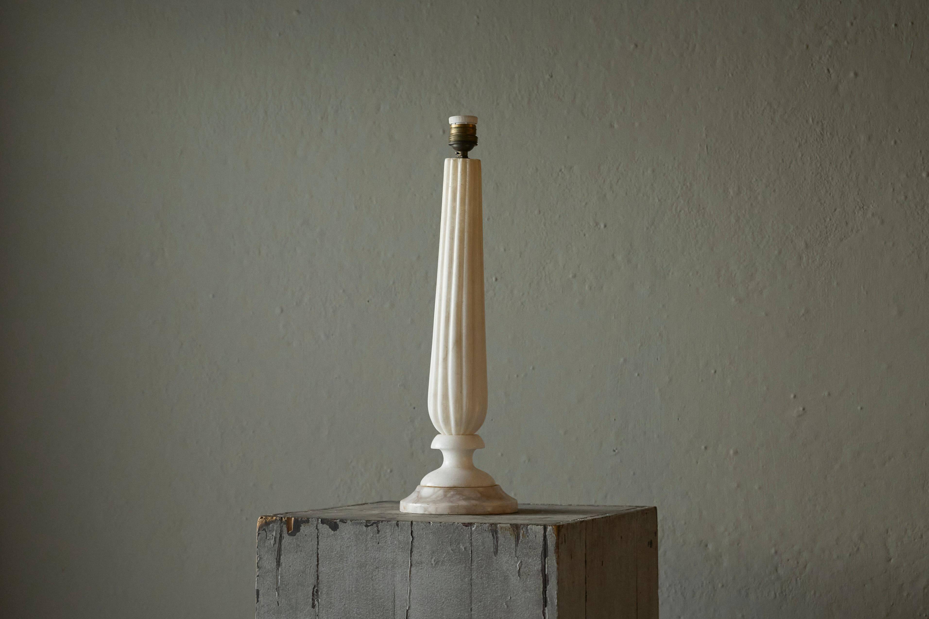 Table lamp in carved alabaster, Italy 1950s