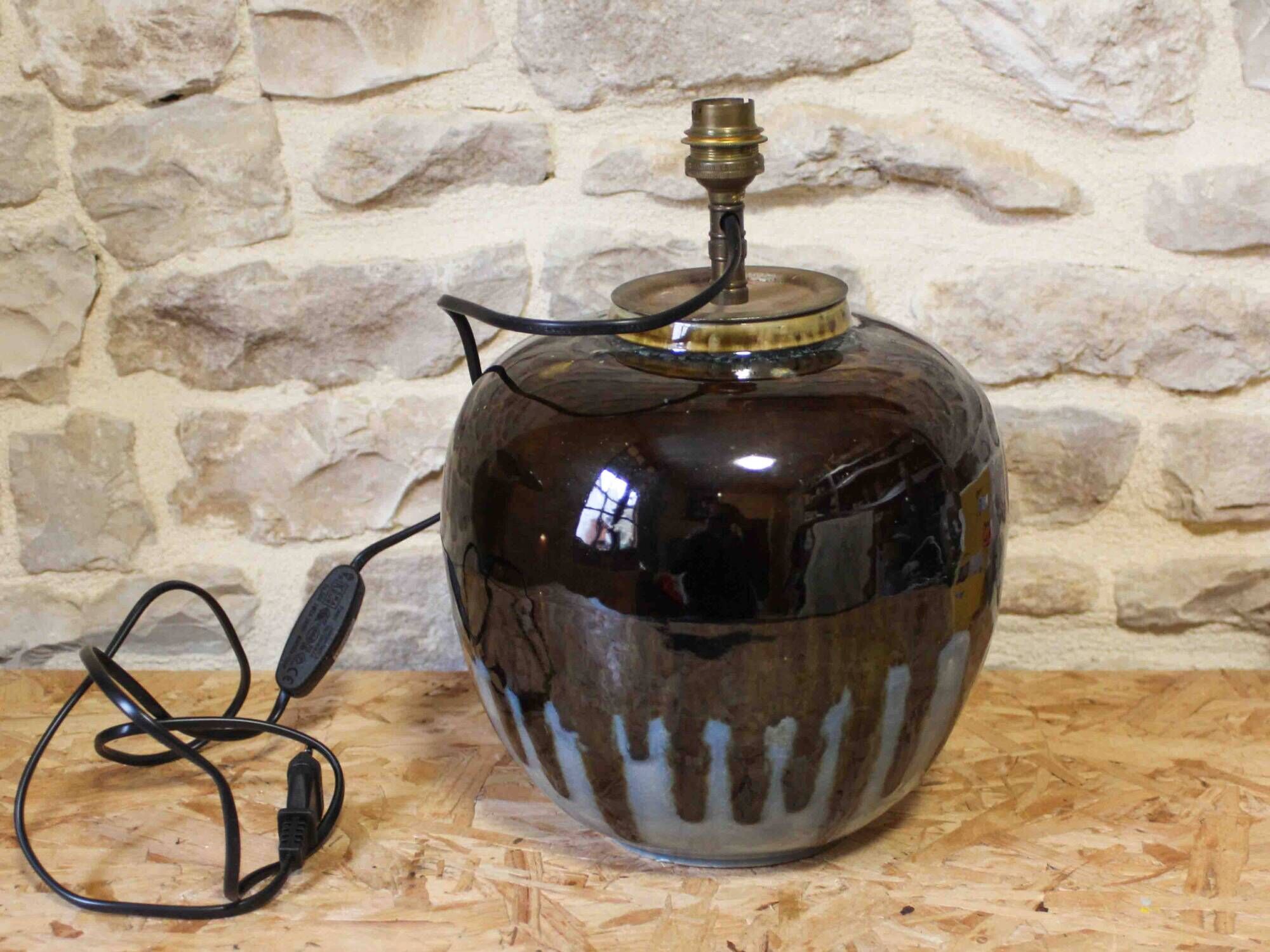 Ceramic lamp base
