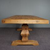 Robust speaking monastery table