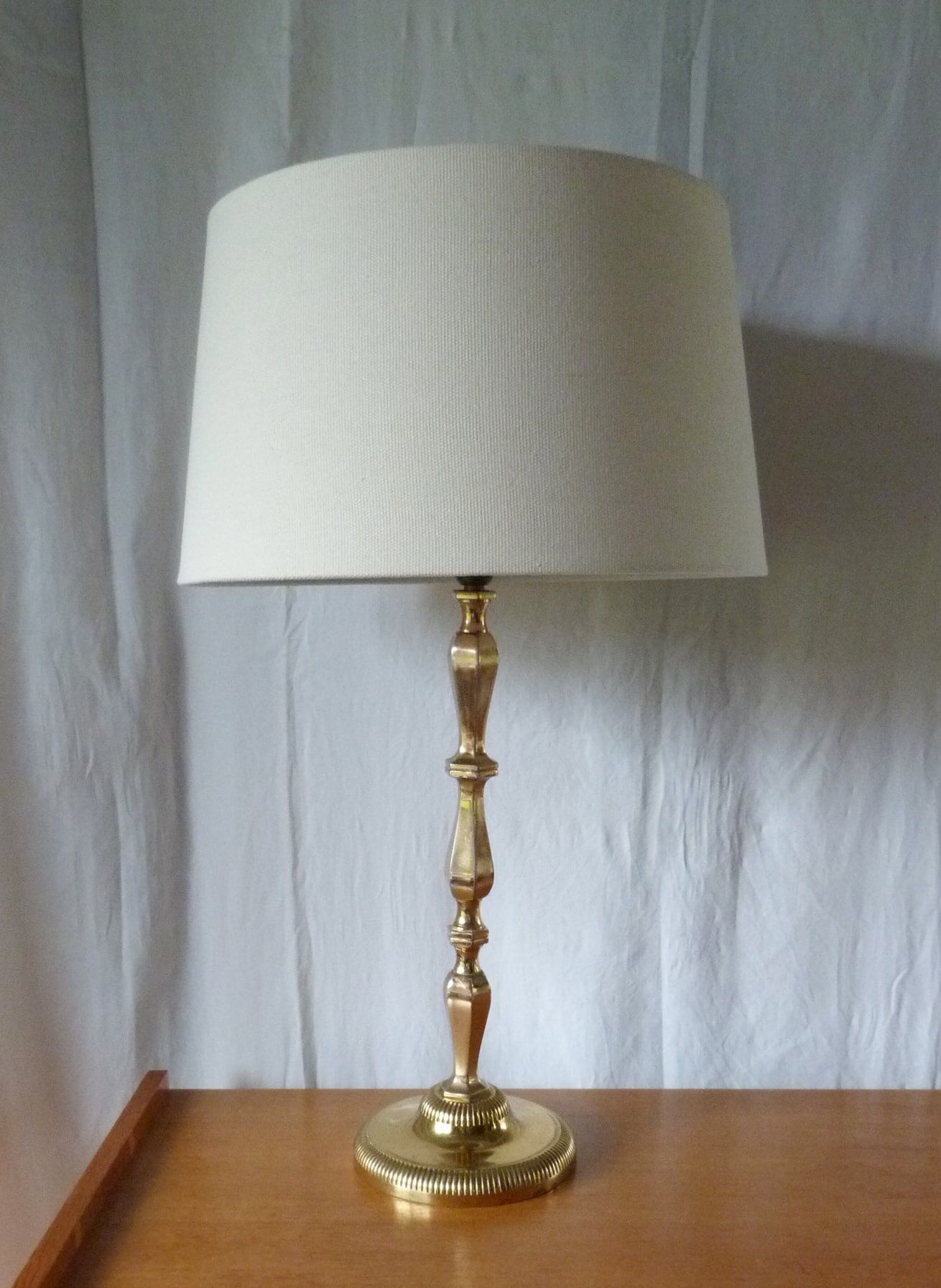 Table lamp