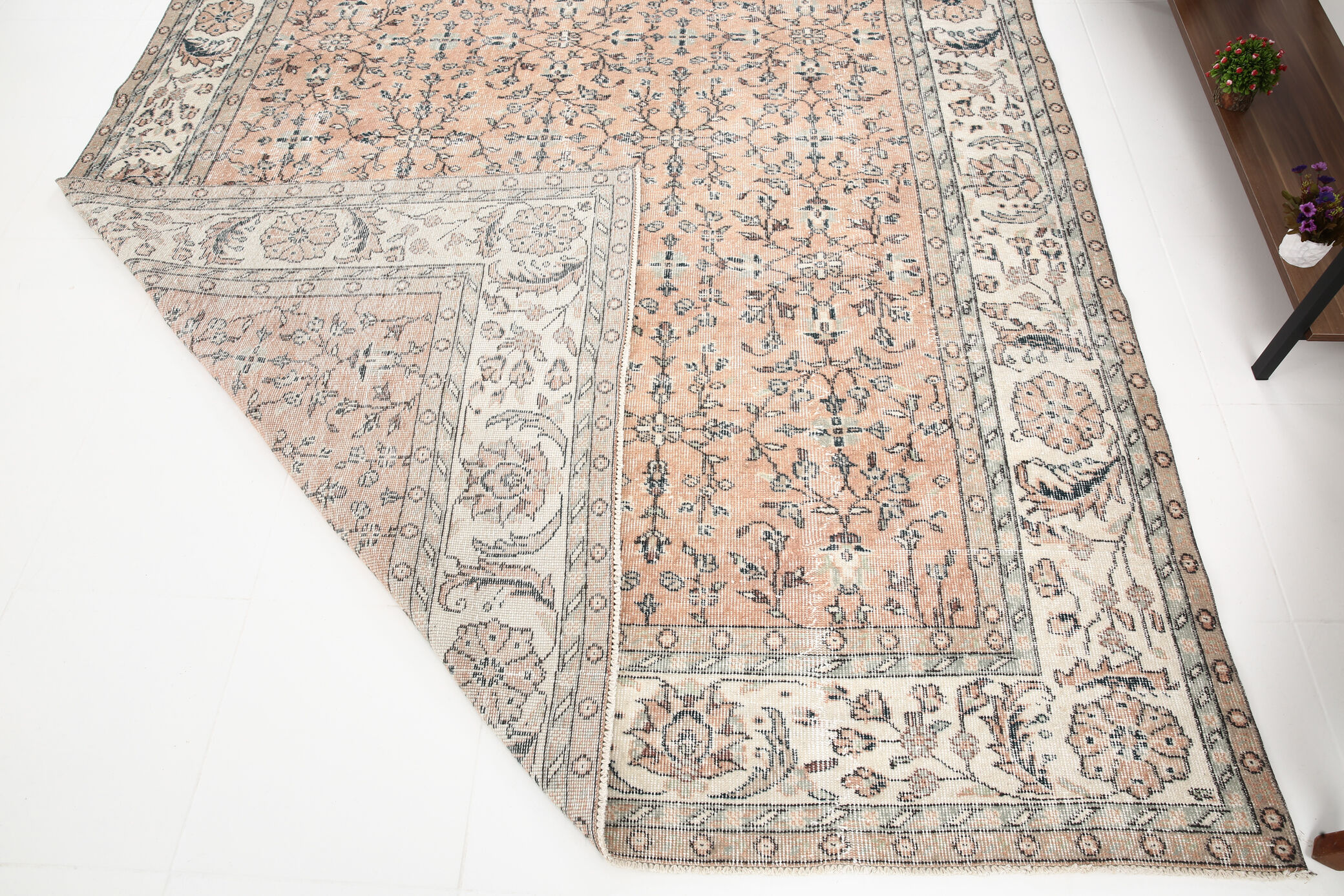 Oversize salmon rug 326x224cm