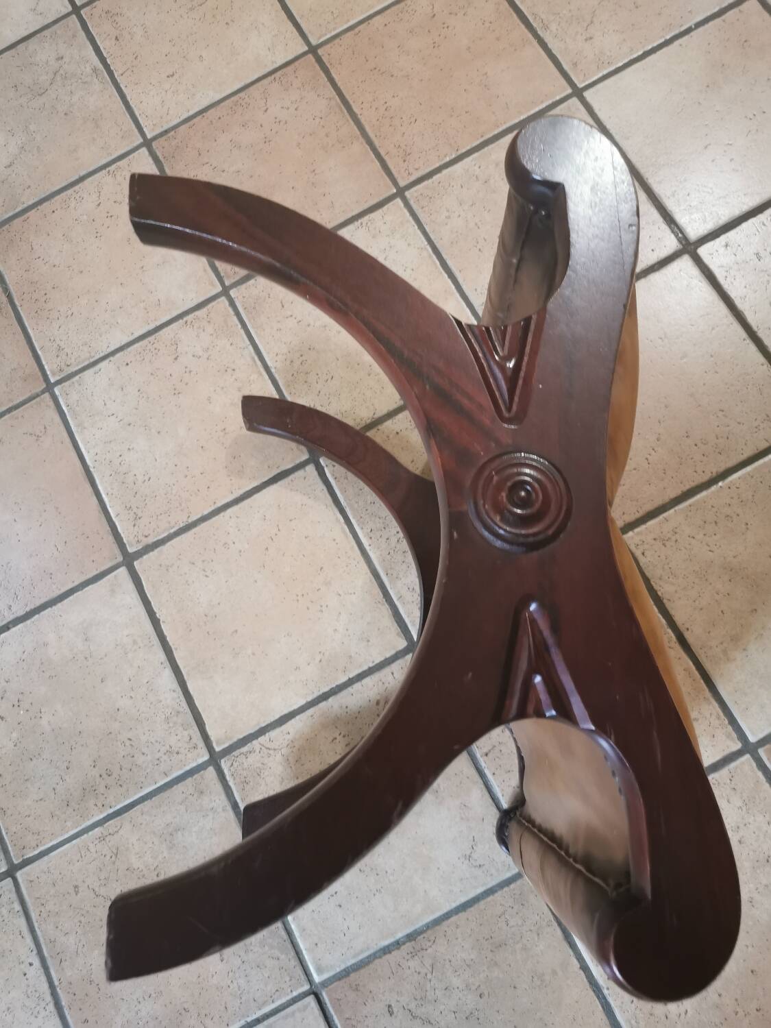 Chesterfield footrest