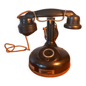 Black bakelite telephone. 1924