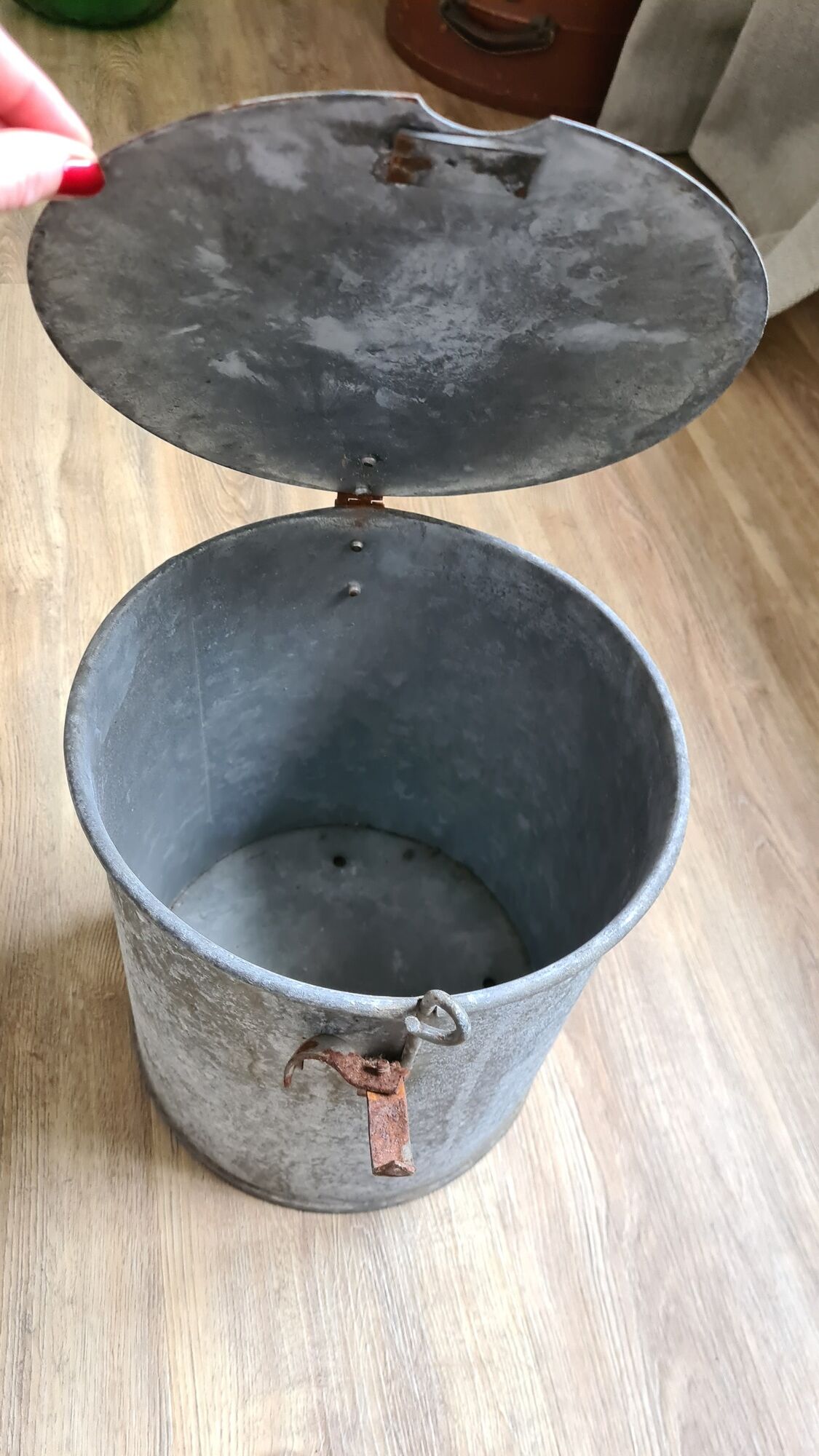Old large zinc pot with lid / vintage Dimensions: 29x26