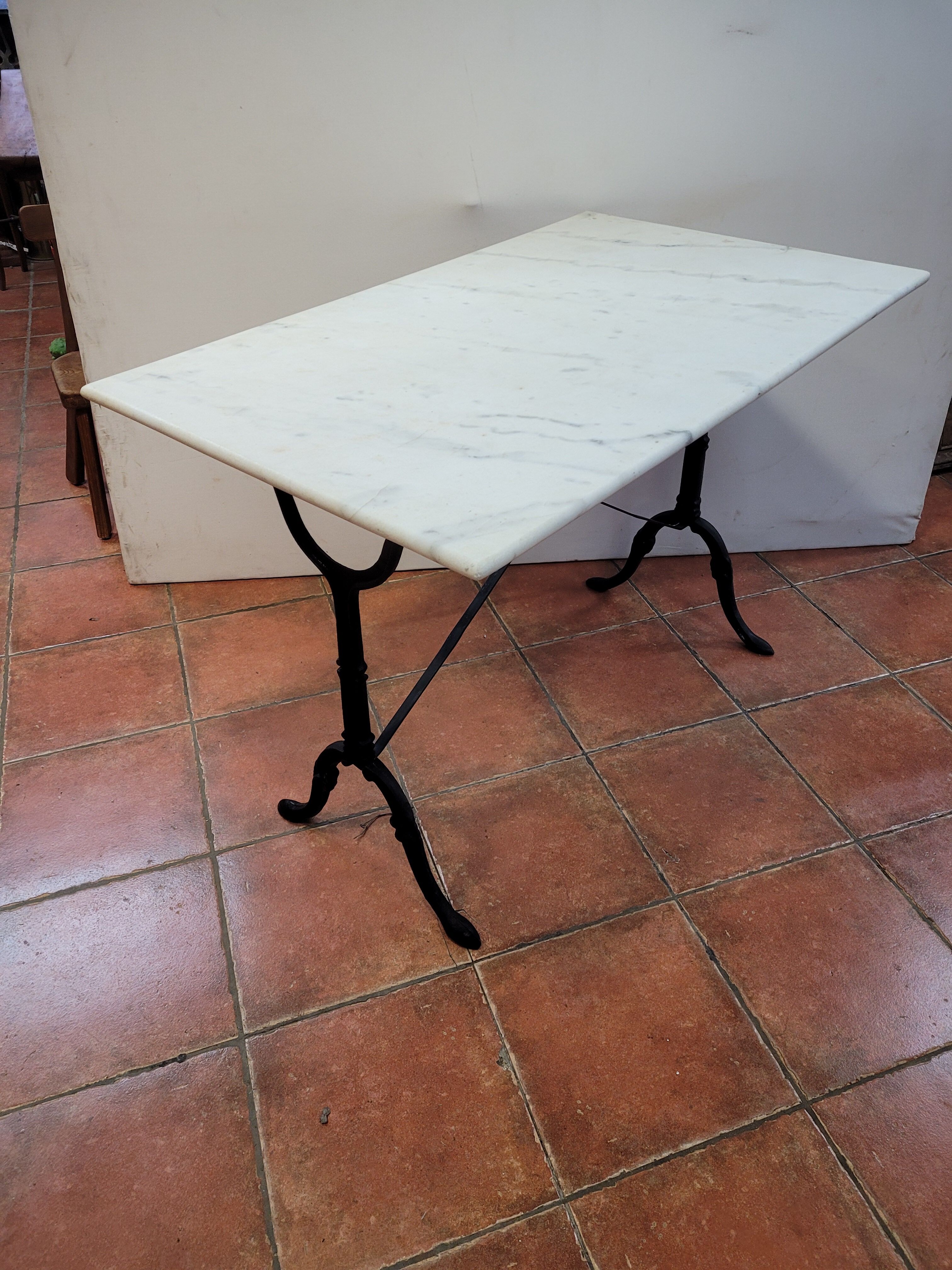 Table de bistrot dessus marbre