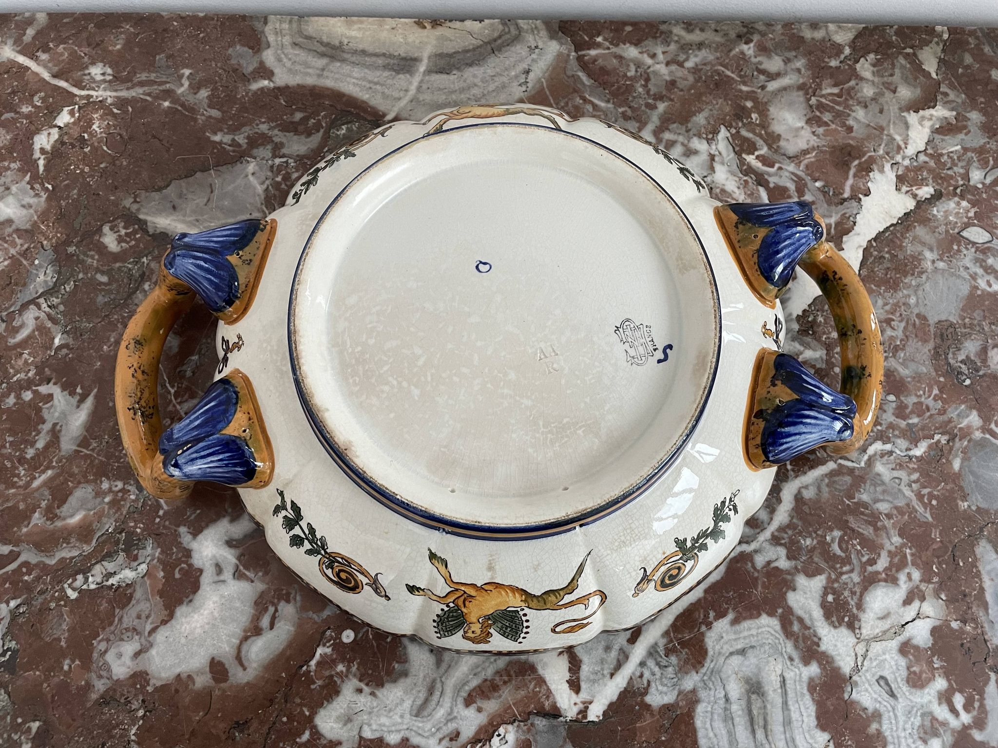 Plat, faïence de Gien, XIXème siècle, décor Renaissance