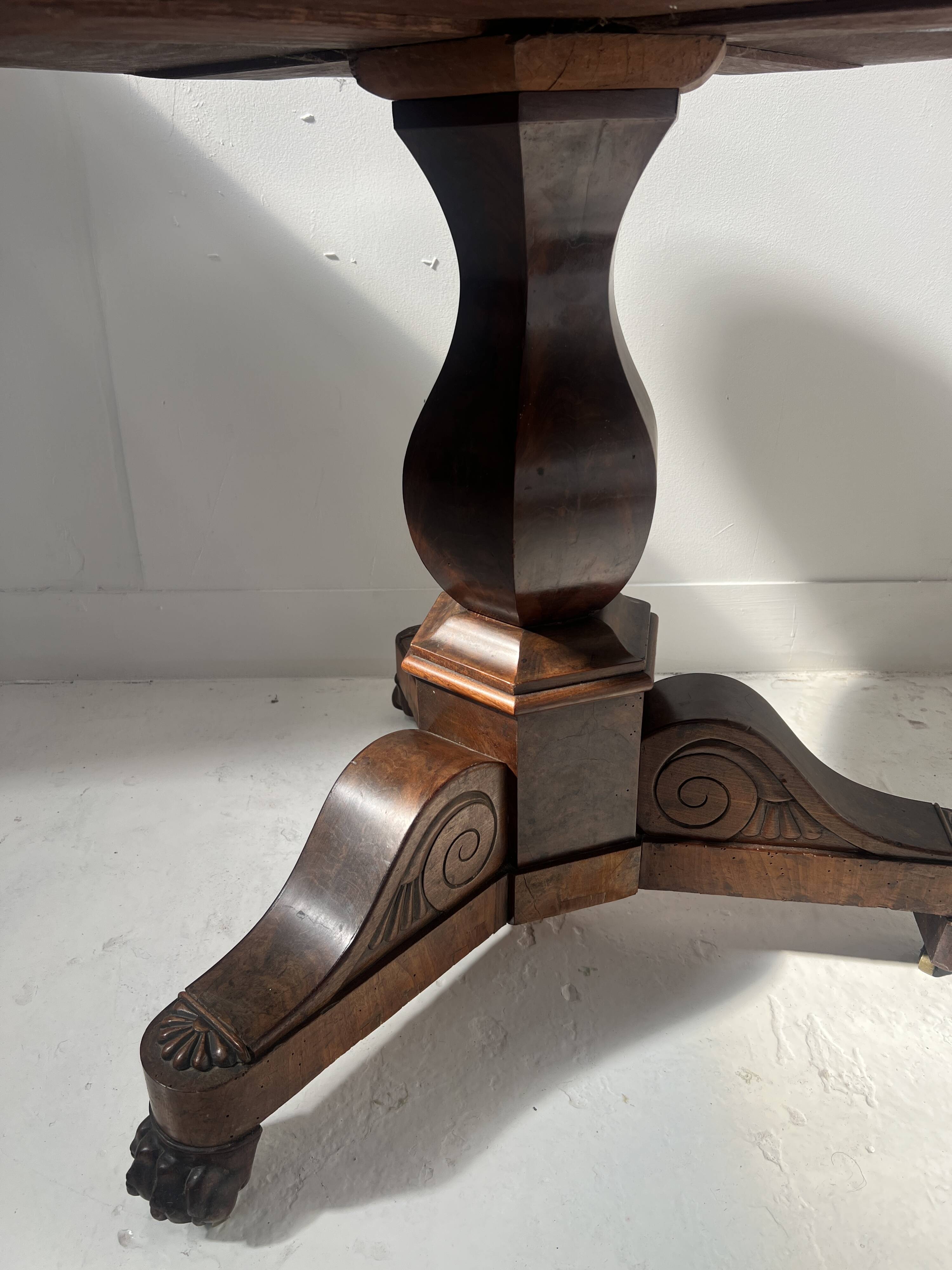 Empire-style mahogany and veneer guéridon, 19th century.