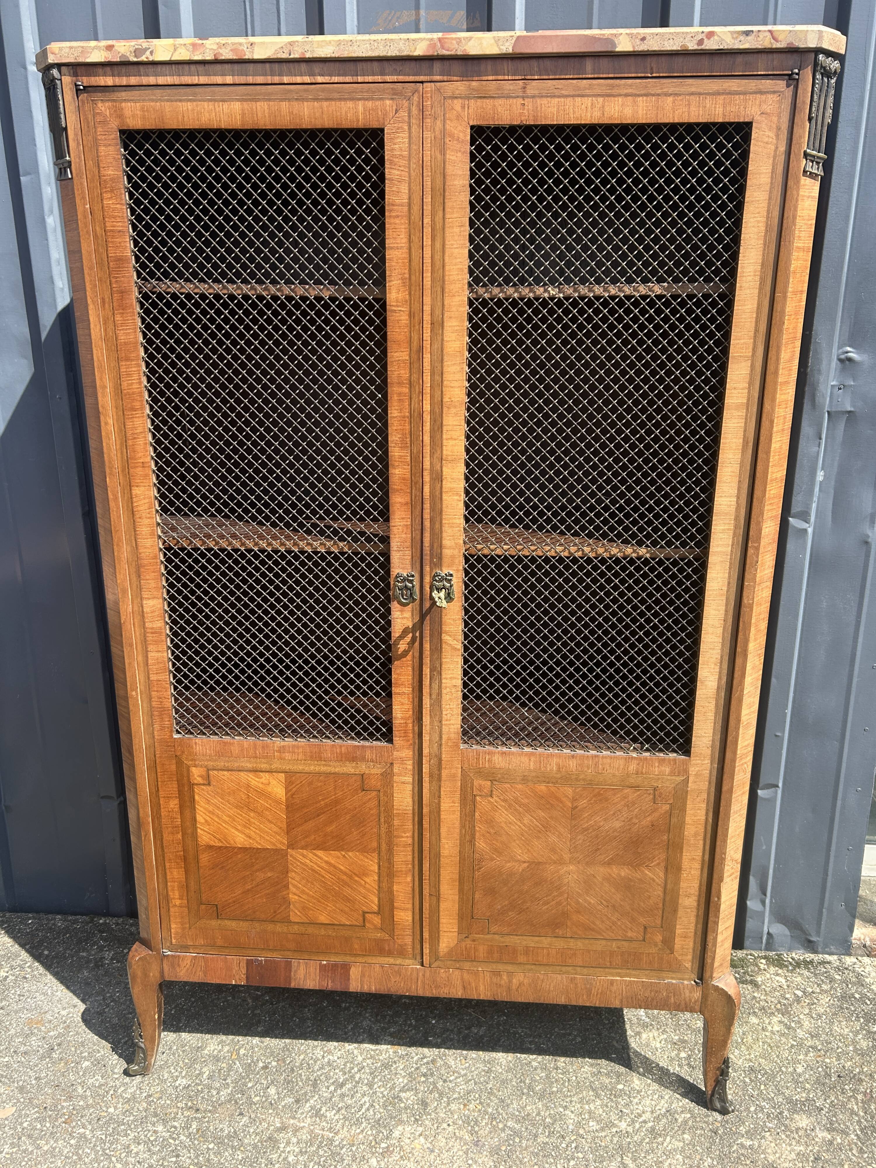 Vitrine de Style Directoire marquetée deux portes