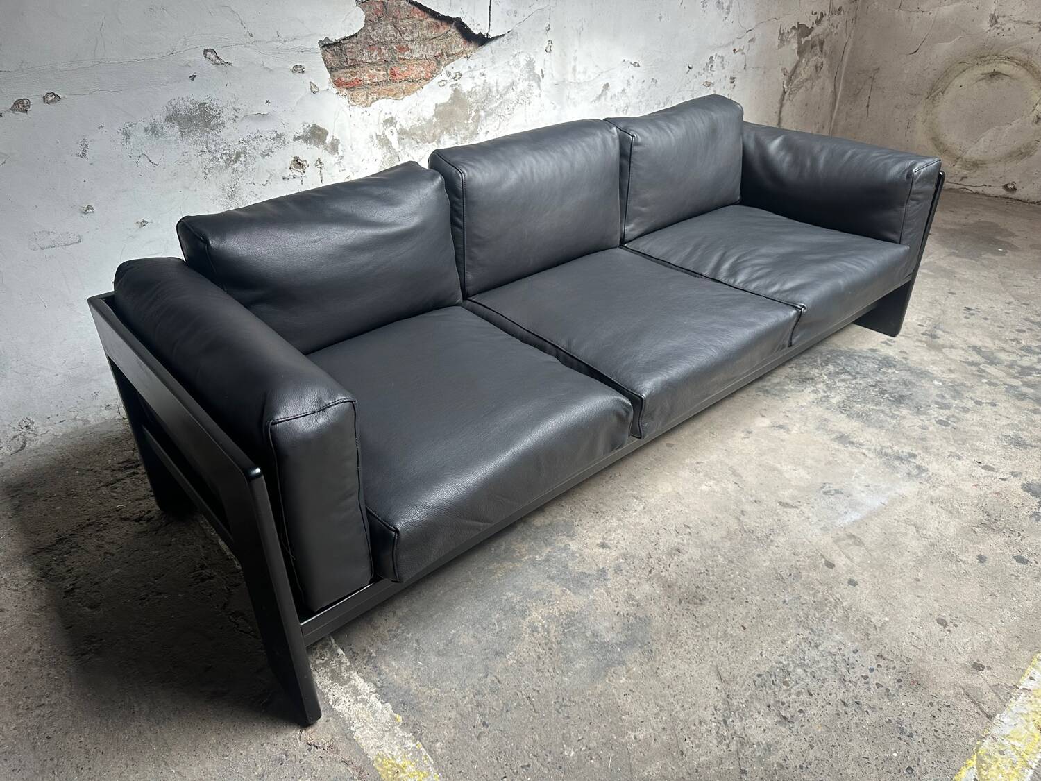 Bastiano Sofa by Tobia Scarpa for Knoll – Black Leather
