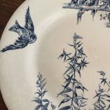 Lot de 2 assiettes en terre de fer Gien modèle Chardonnerets