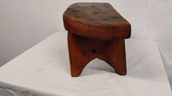 Tabouret / repose pieds brutaliste