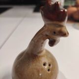 Salière en céramique représentant une petite poule