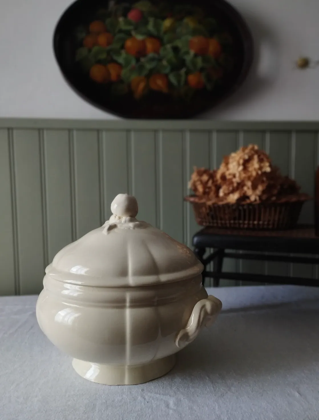 Antique soup tureen in ironstone from Sarreguemines Digoin service "Ivory".