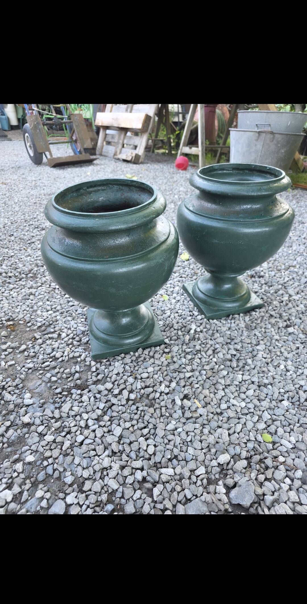 Paire de vases medicis en fonte du XIXème