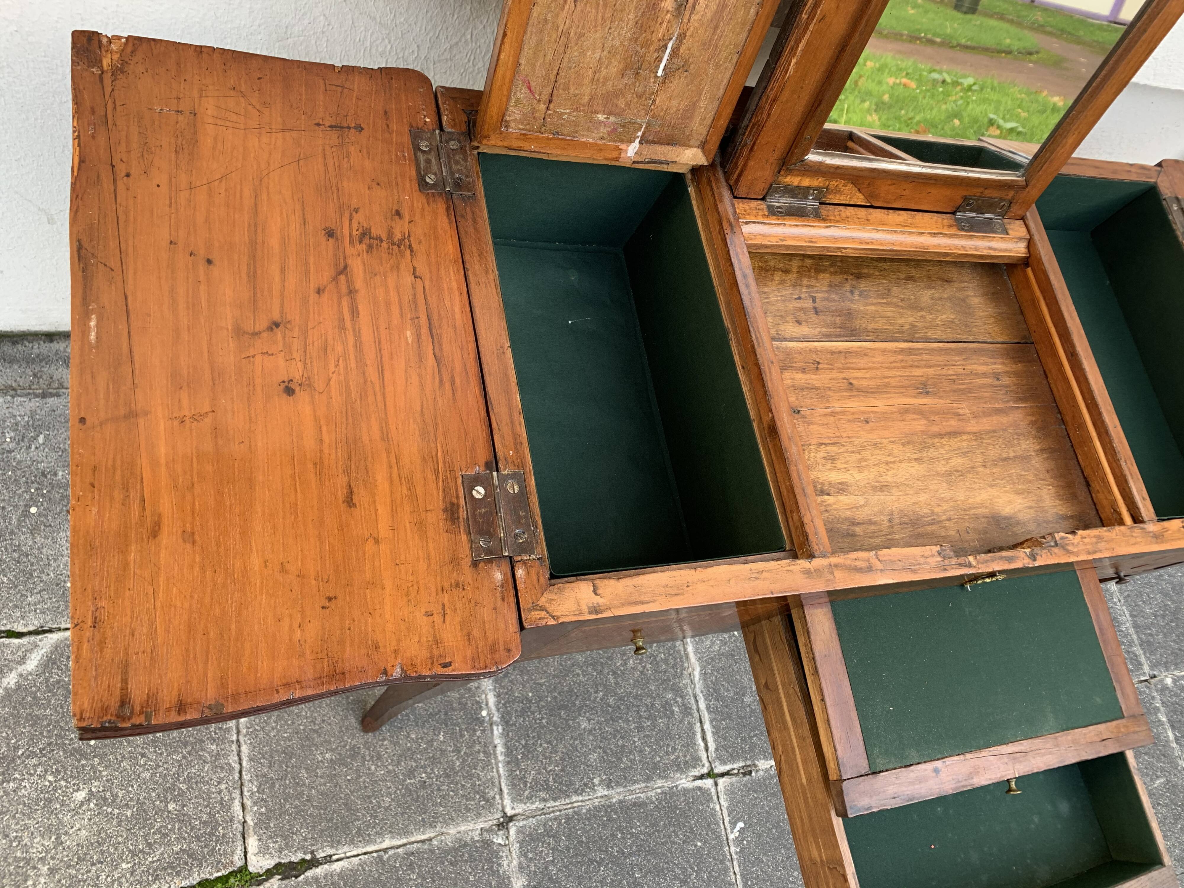Hairdresser Louis XVI in marquetry and bronze
