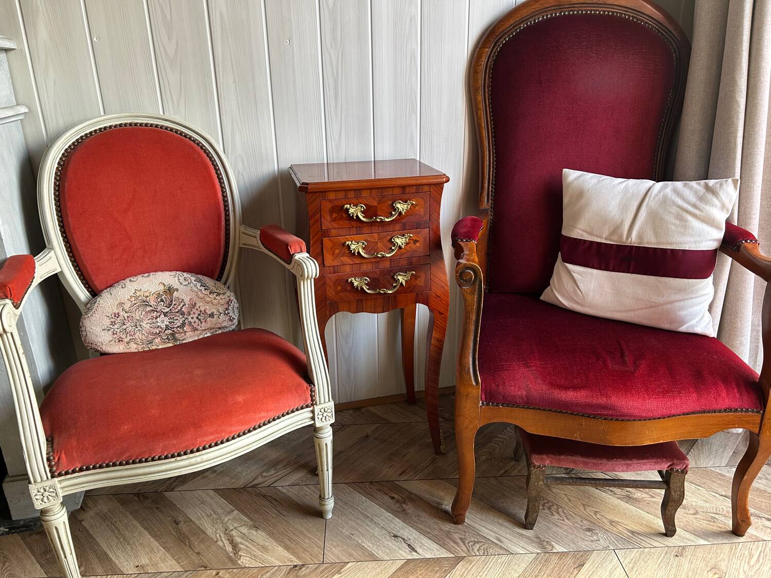Small 19th-century chest of drawers