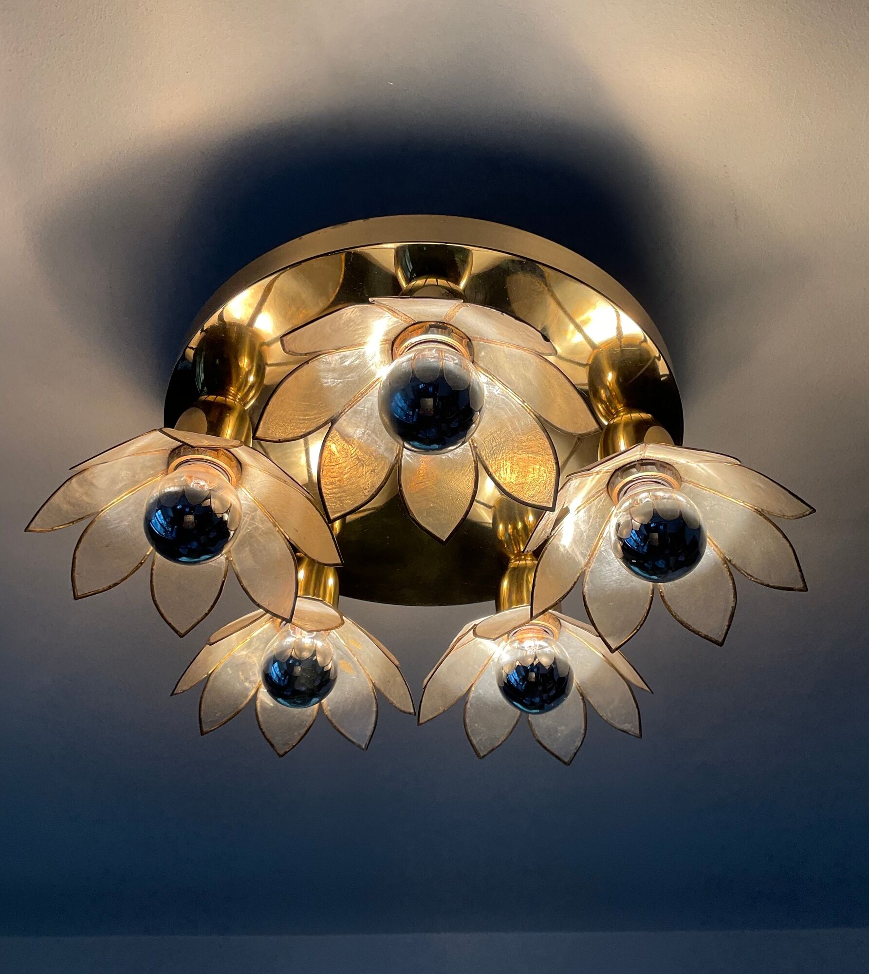 Vintage ceiling lamp in brass and mother-of-pearl 60s-70s