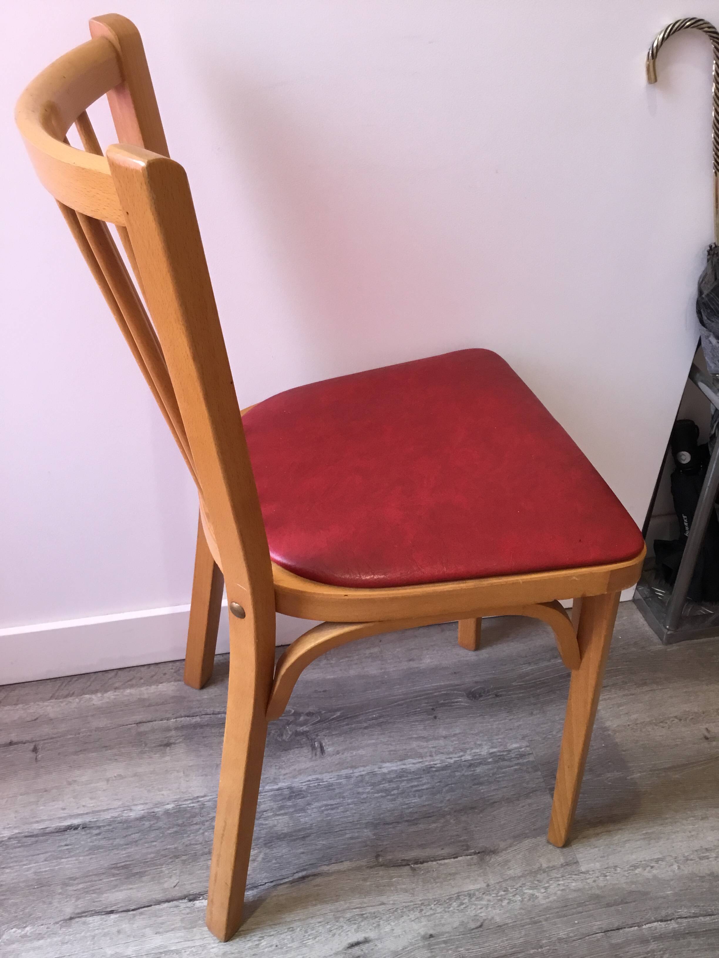 Chaise bistrot Baumann en bois et skaï rouge