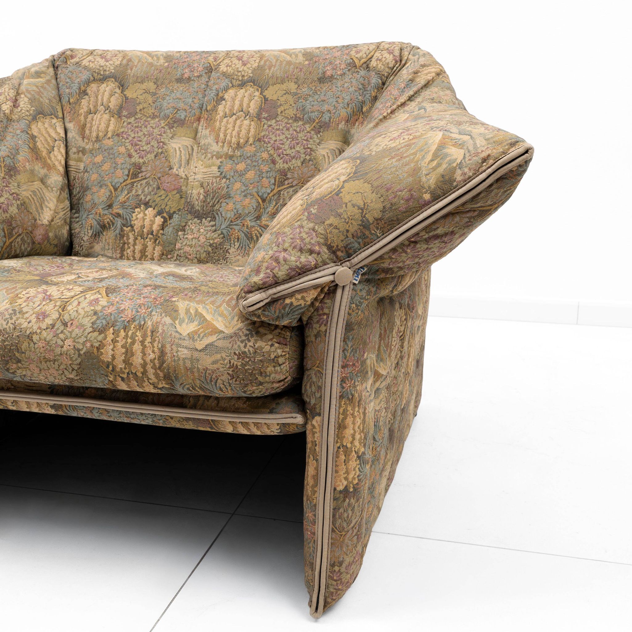 Pair of jacquard fabric armchairs, Mario Bellini, "Le stelle" B&B Italia,70
