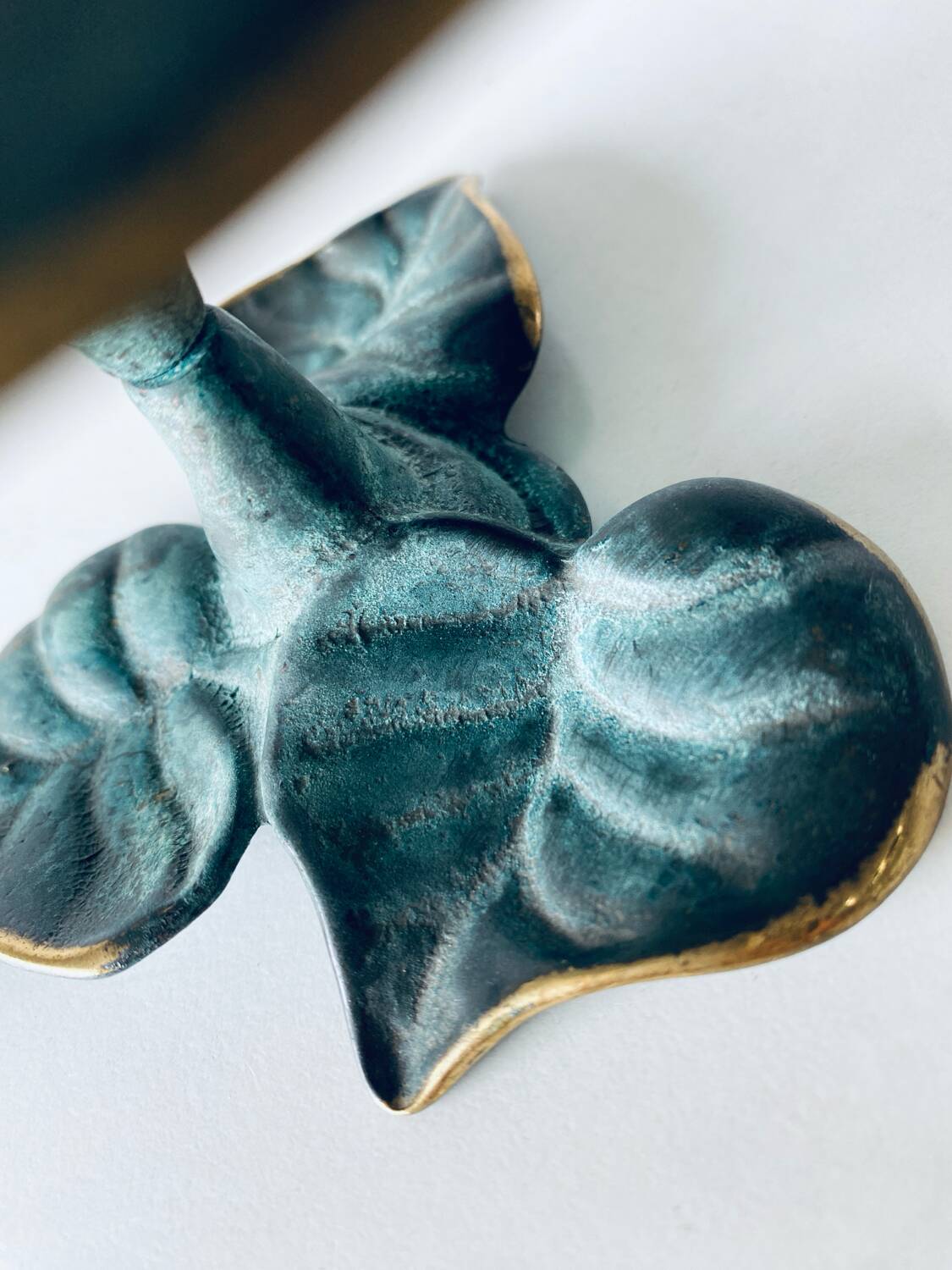 Bronze leaf candle holder