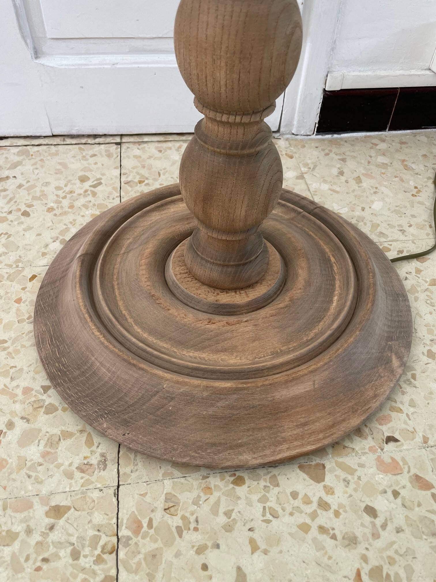 Lampadaire vintage en bois naturel et abat jour en corde années 1960
