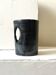 Vase design et sculptural en gres noir bleuté, Goron Vivien