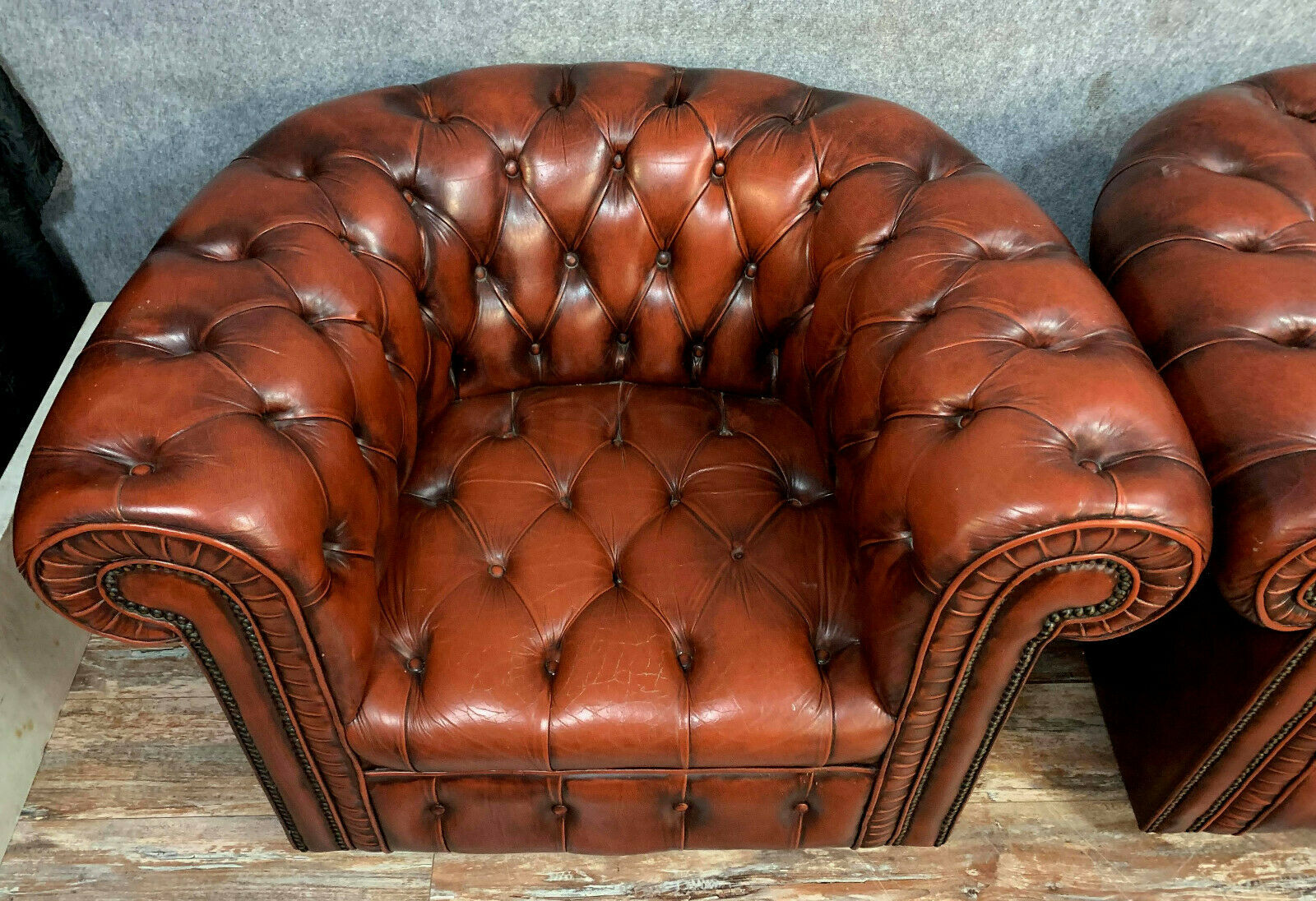 Pair of Chesterfield club armchairs in burgundy circa circa 1920 upholstered leather