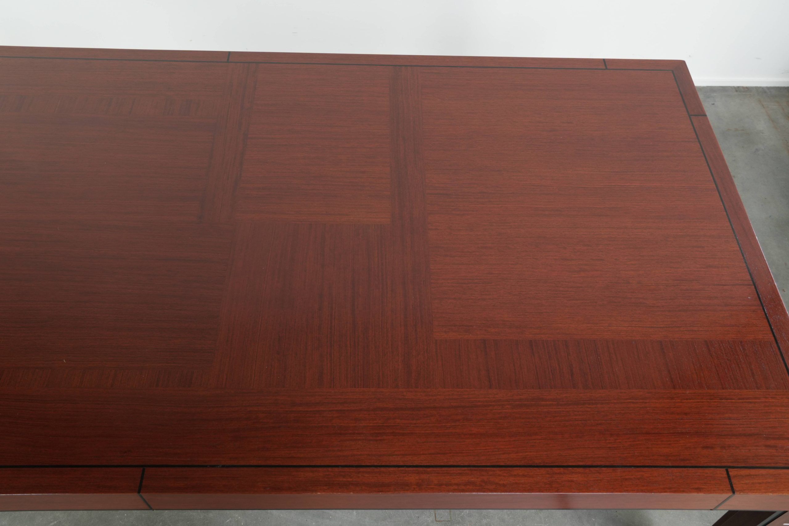 Spacious 6-person Art Deco design dining table with unique details