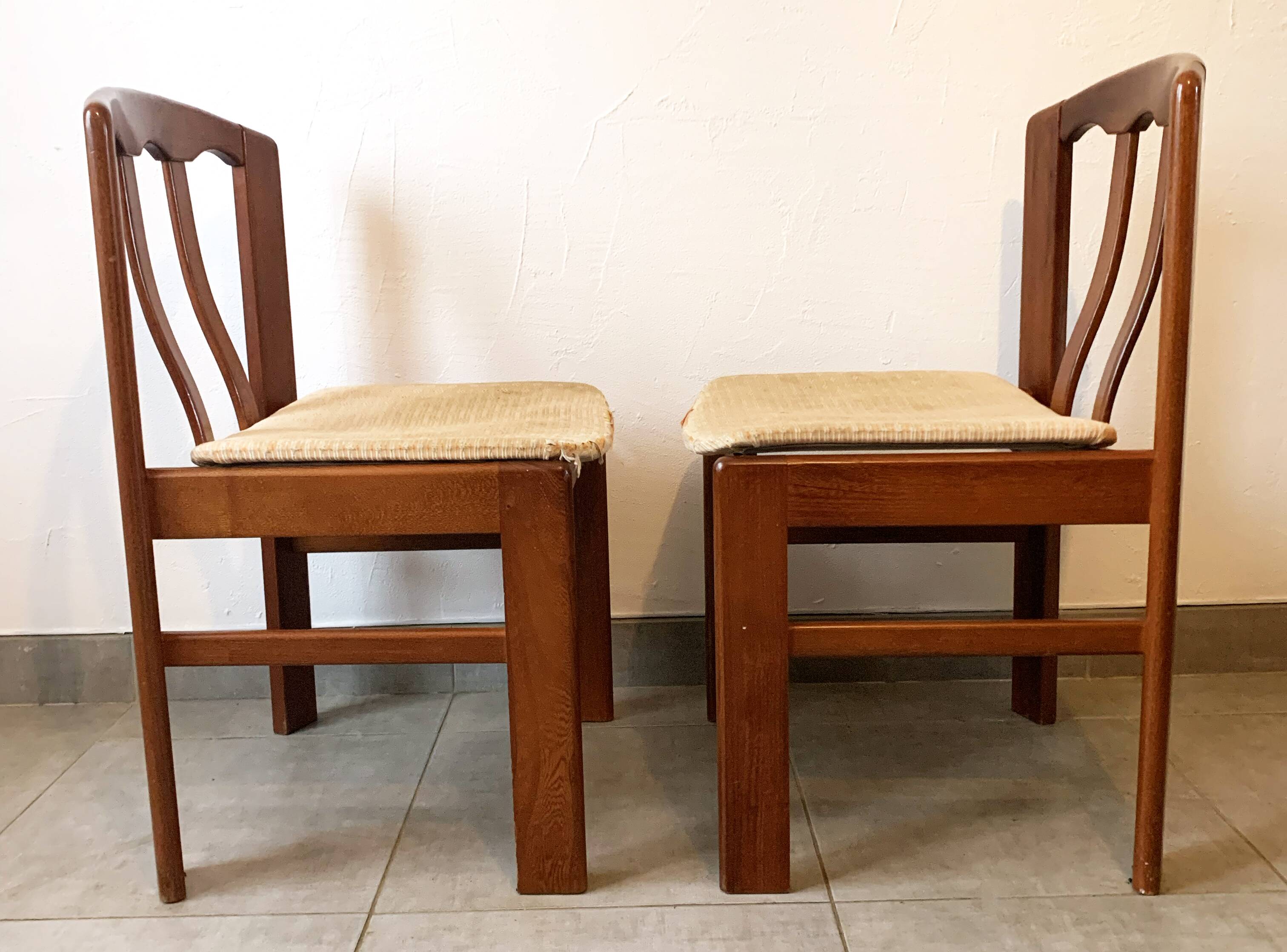 Set of 2 Scandinavian chairs, 1960s. Seats to be redone.