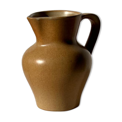 Pichet en grès beige clair
