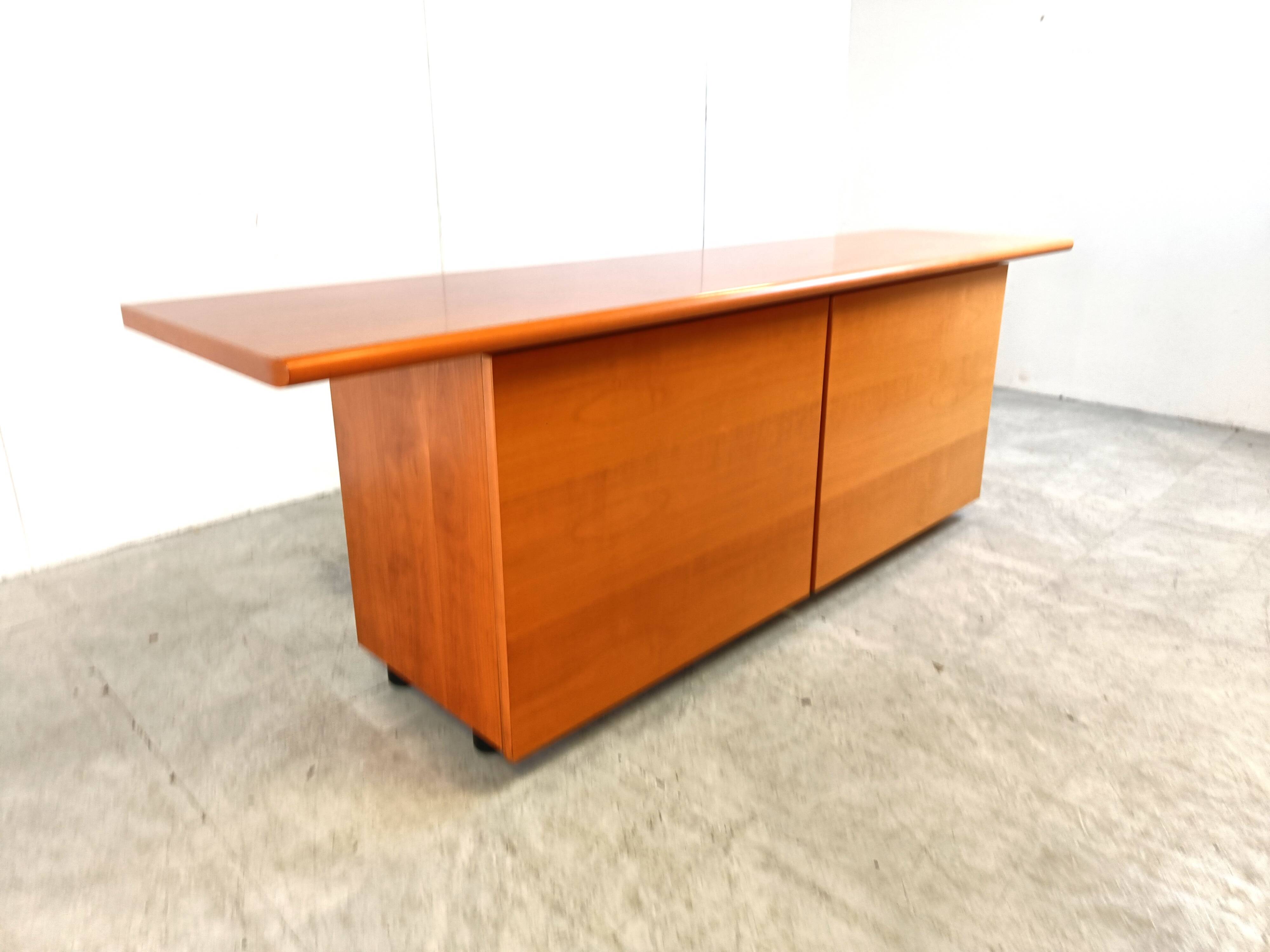 Buffet italien en bois à portes coulissantes, années 1990