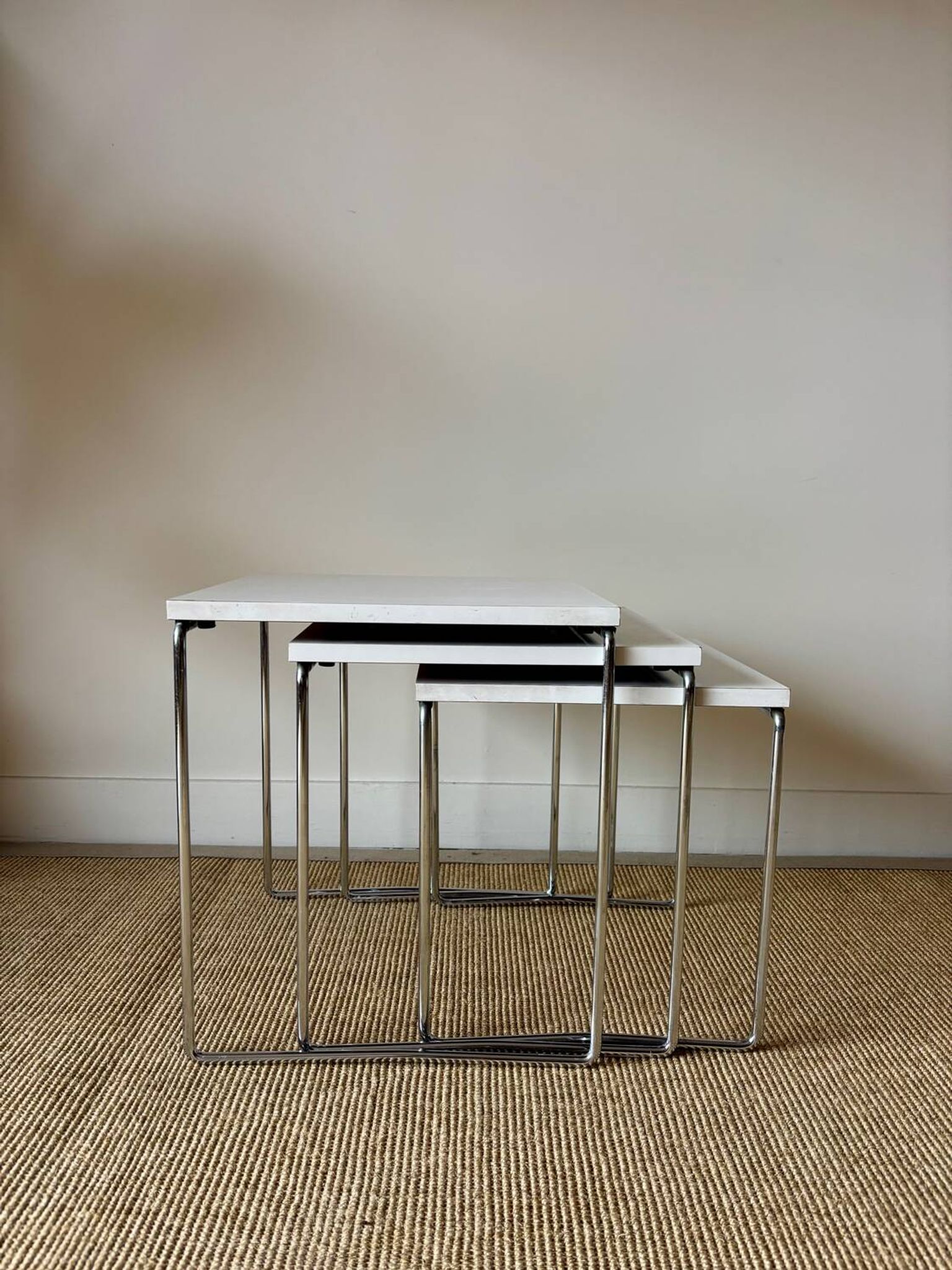 3 tables gigognes – acier chromé & plateau stratifié