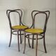 Deux chaises KOHN N°55 de Ca. 1900 cannées, teinte acajou américain.