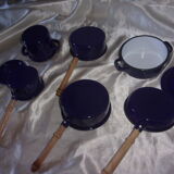 Enamelled sheet metal dinette