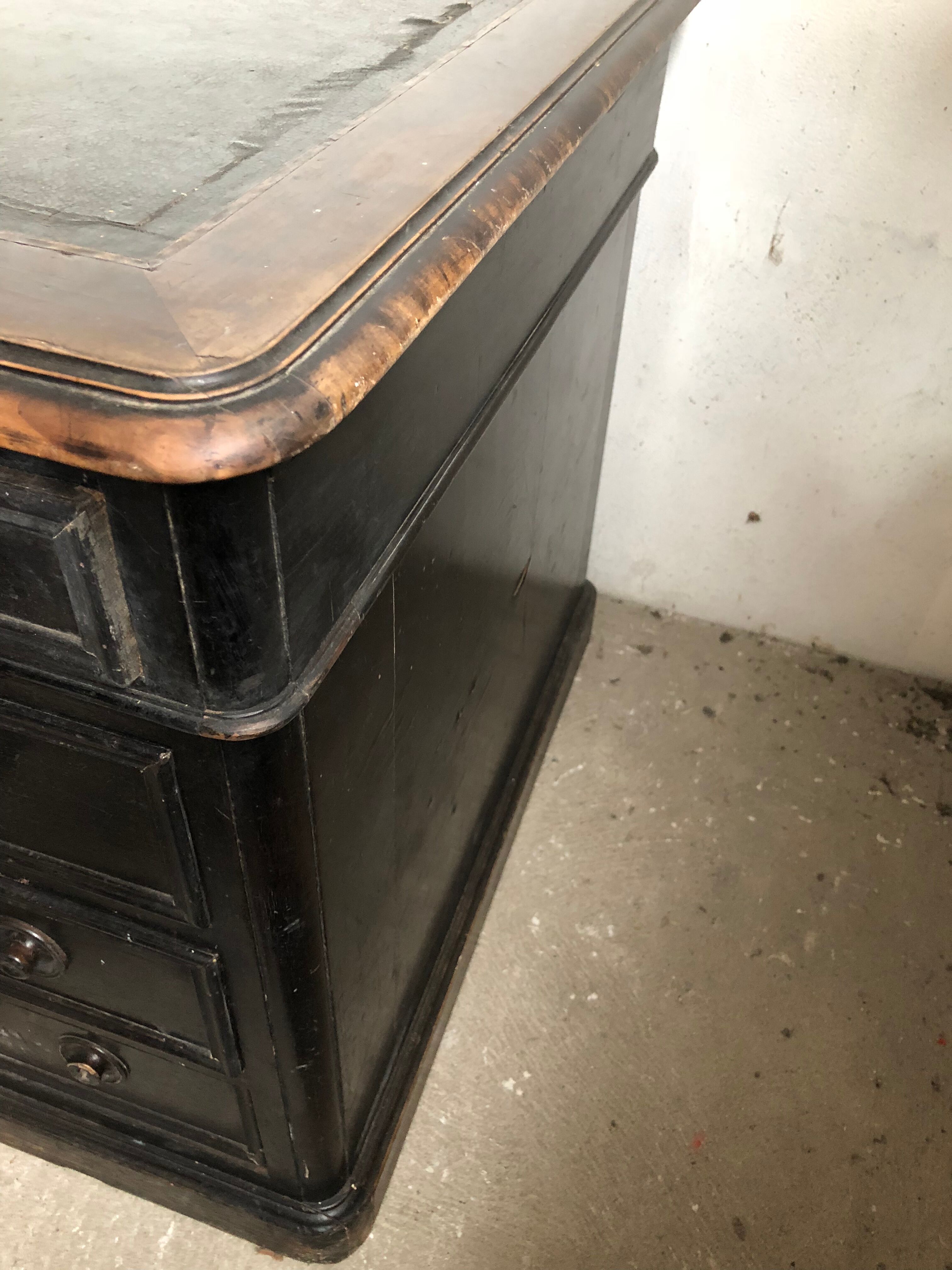 Napoleon III style box office