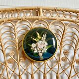 Bulging flower frame