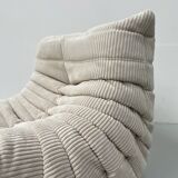 Fauteuil Togo Lounge en velours côtelé beige par Michel Ducaroy pour Ligne Roset.