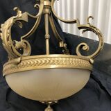 Gilded bronze chandelier with opaline