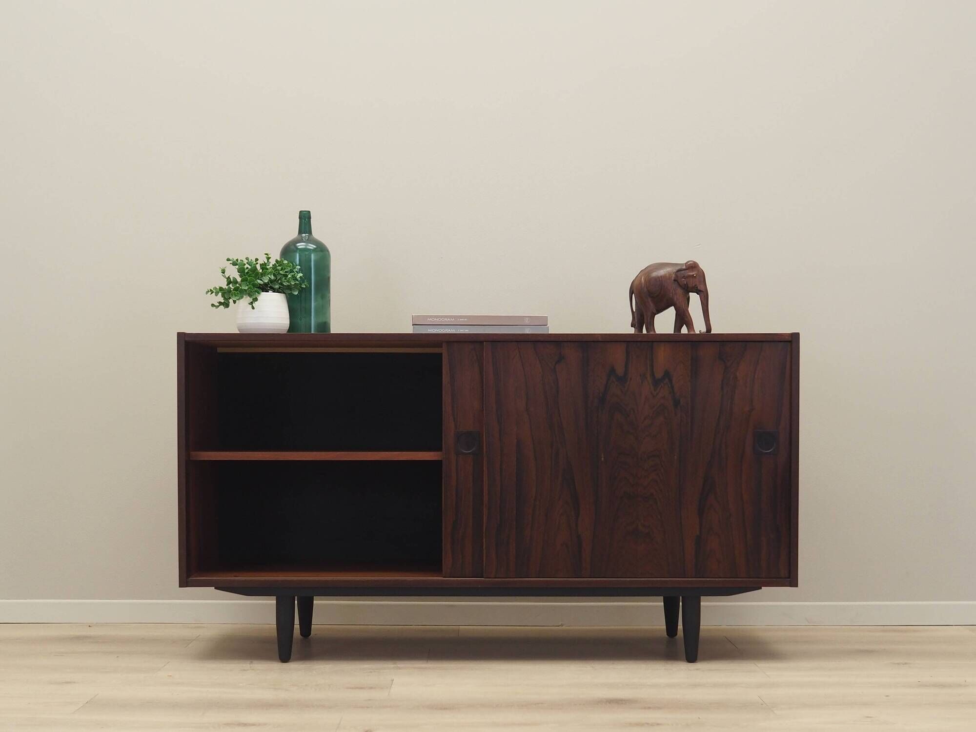 Rosewood cabinet, Danish design, 1970s, manufacturer: Farsø Møbelfabrik
