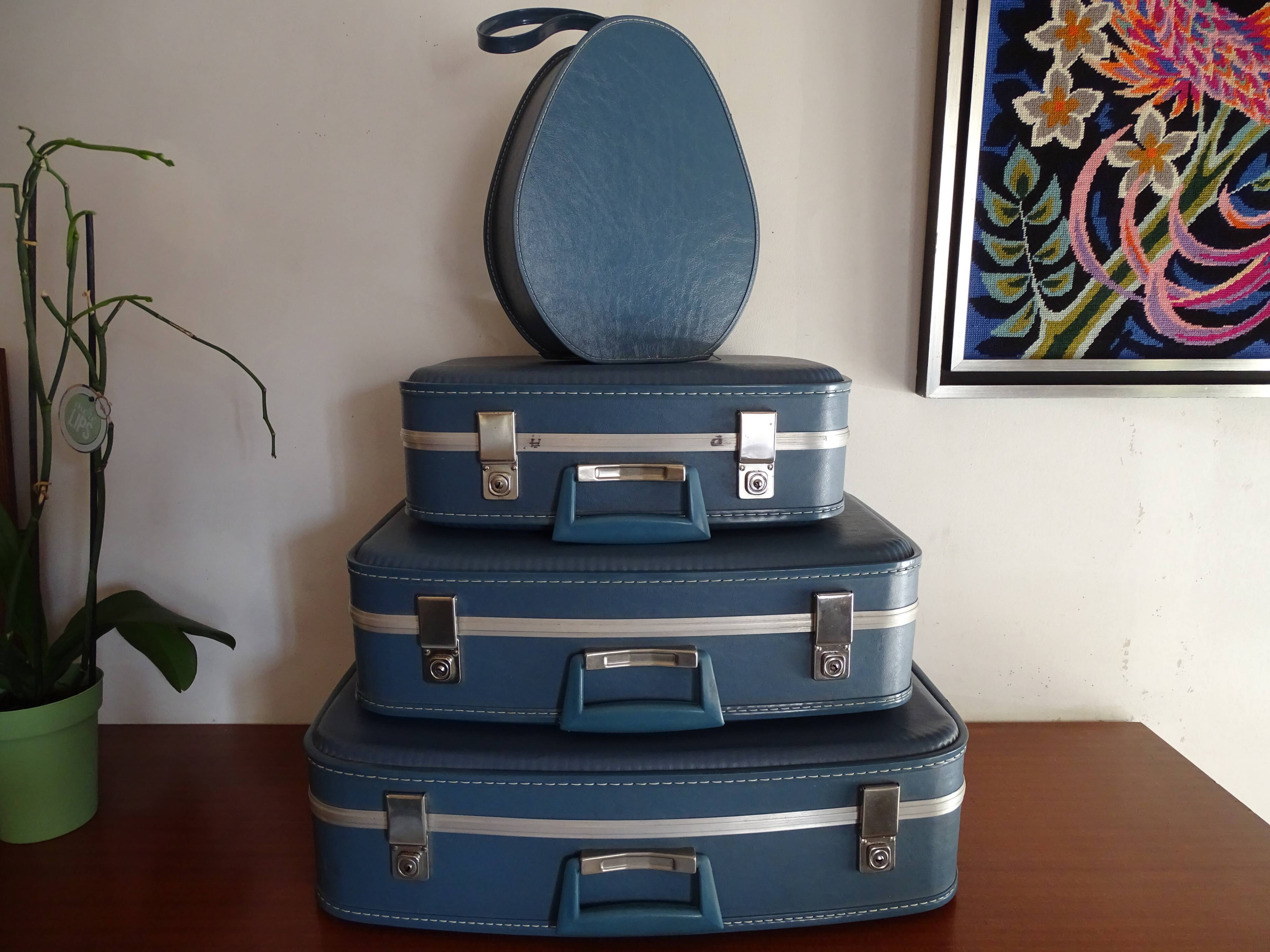 Nesting suitcases stewardess and vanity 1960