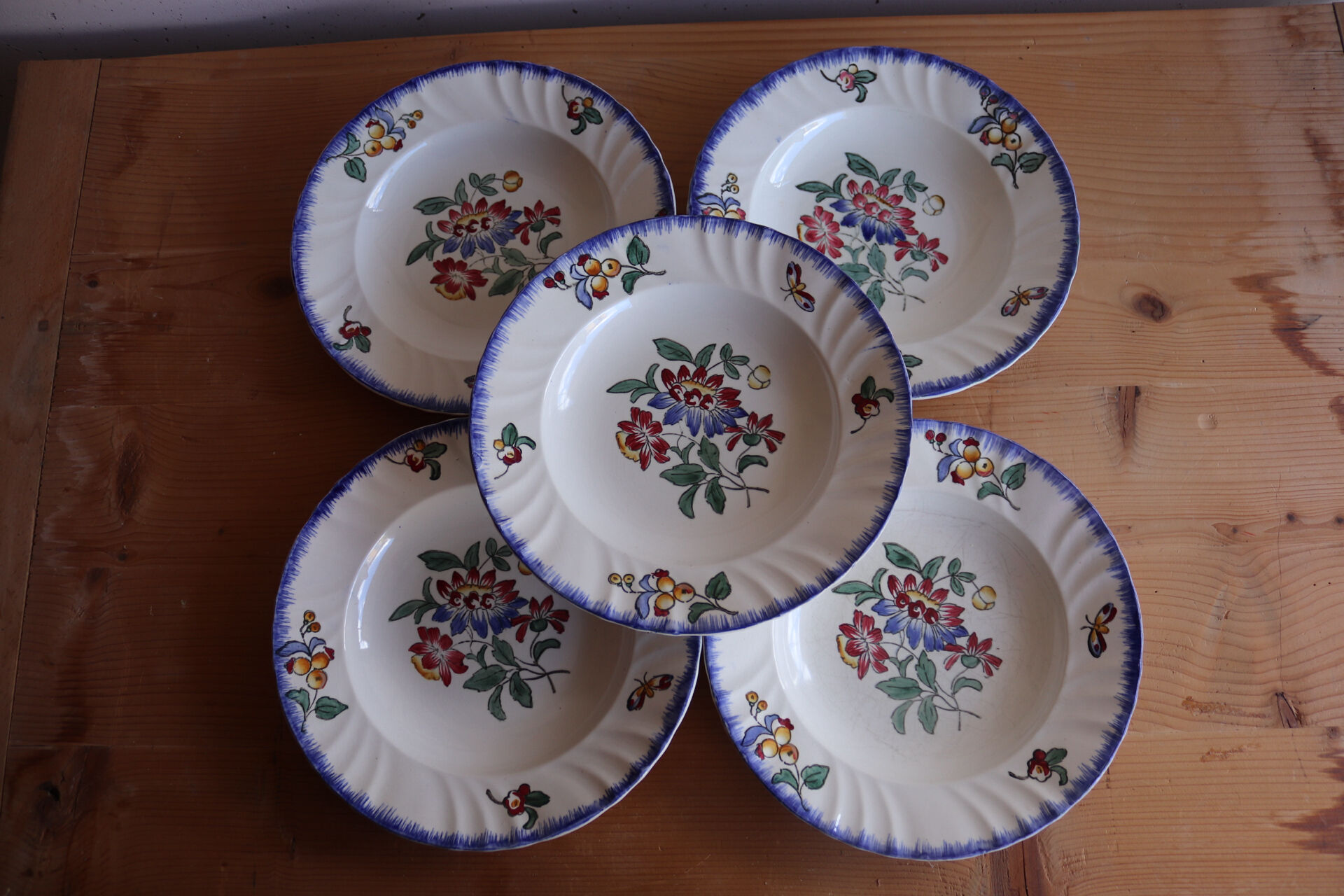 Set of 5 Longwy plates model Spring