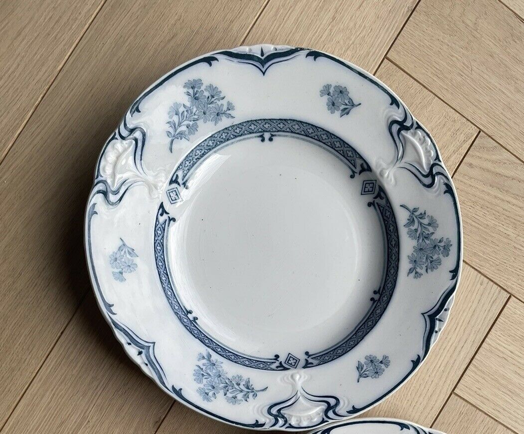 Plate hollow earth of iron Saint Amand model Manon art nouveau