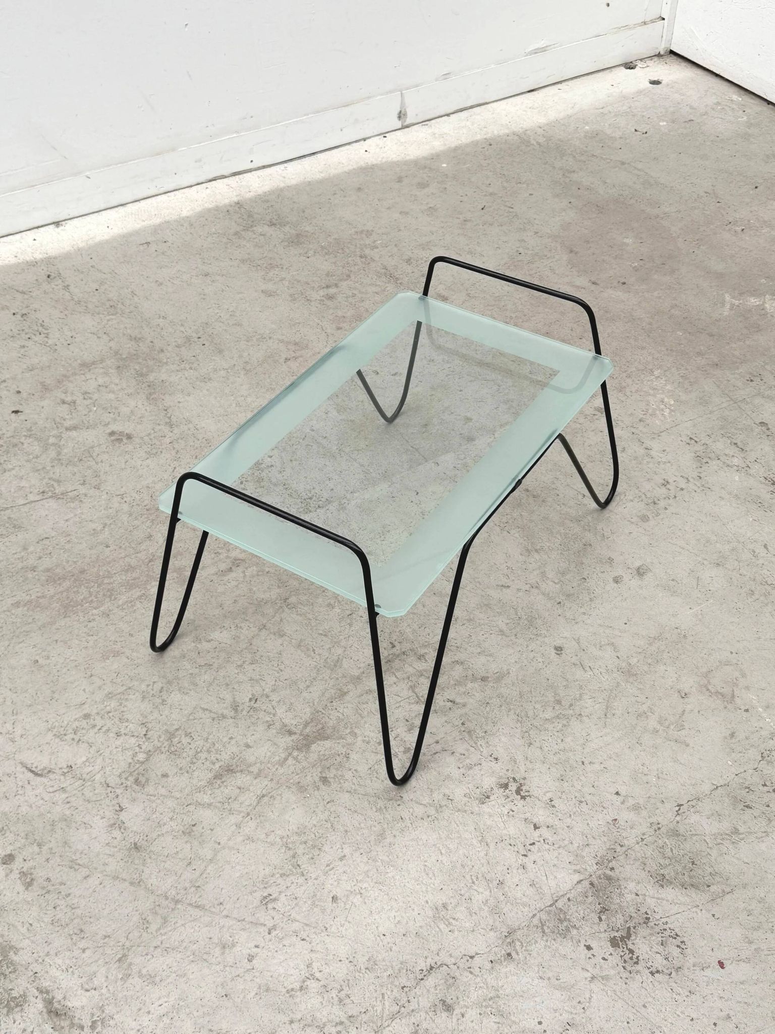 Table basse en métal et verre, France 1950