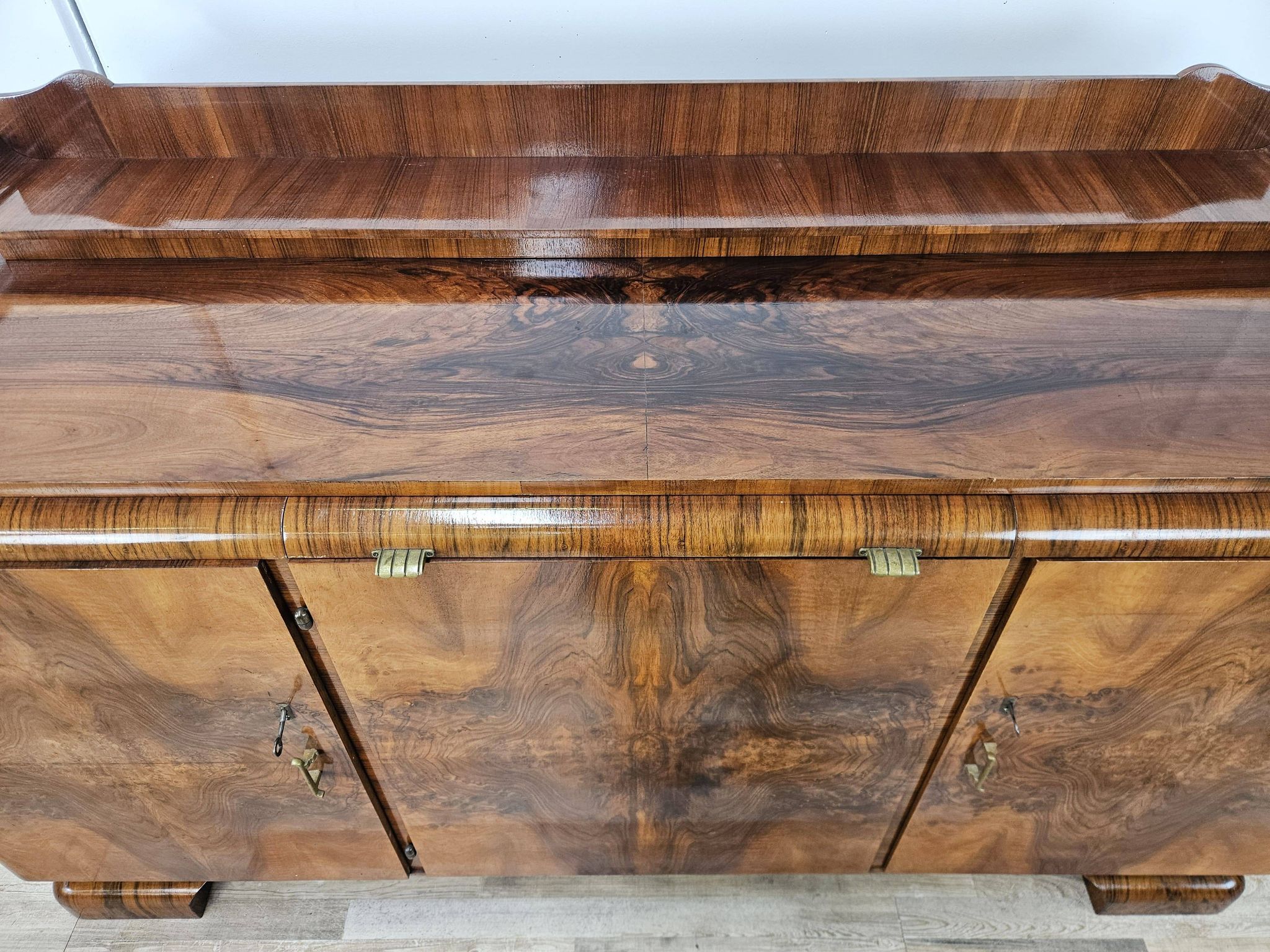 French Art Decò sideboard in walnut, 1940