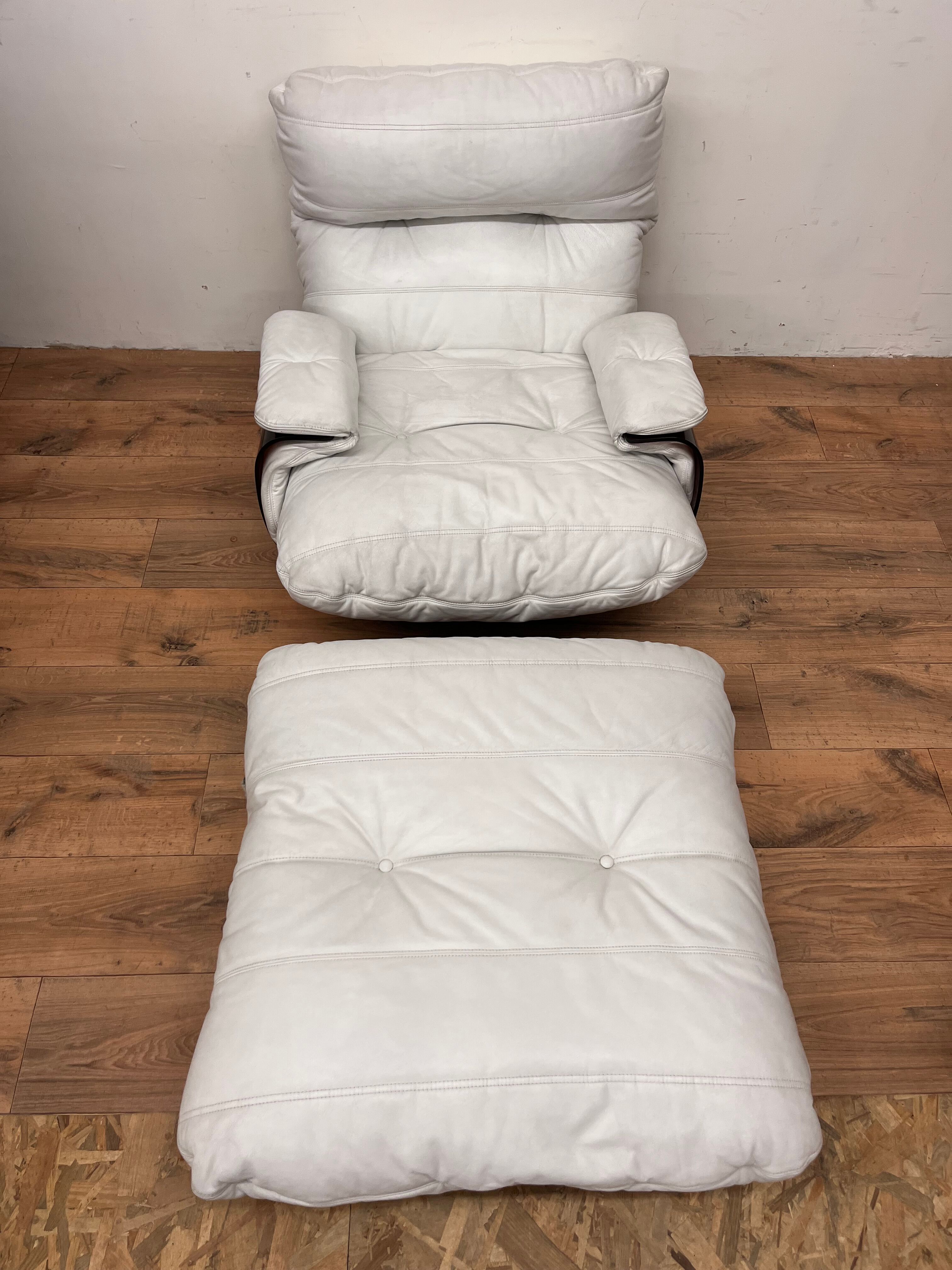 Armchair and ottoman Marsala in white leather by Michel Ducaroy for Ligne Roset
