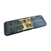 Plaque sncf " un train peut en cacher un autre "