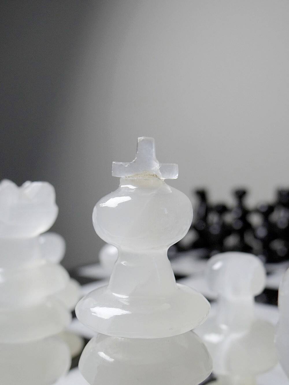 Large vintage chess set from the 70s, white and black marble, Italian craftsmanship