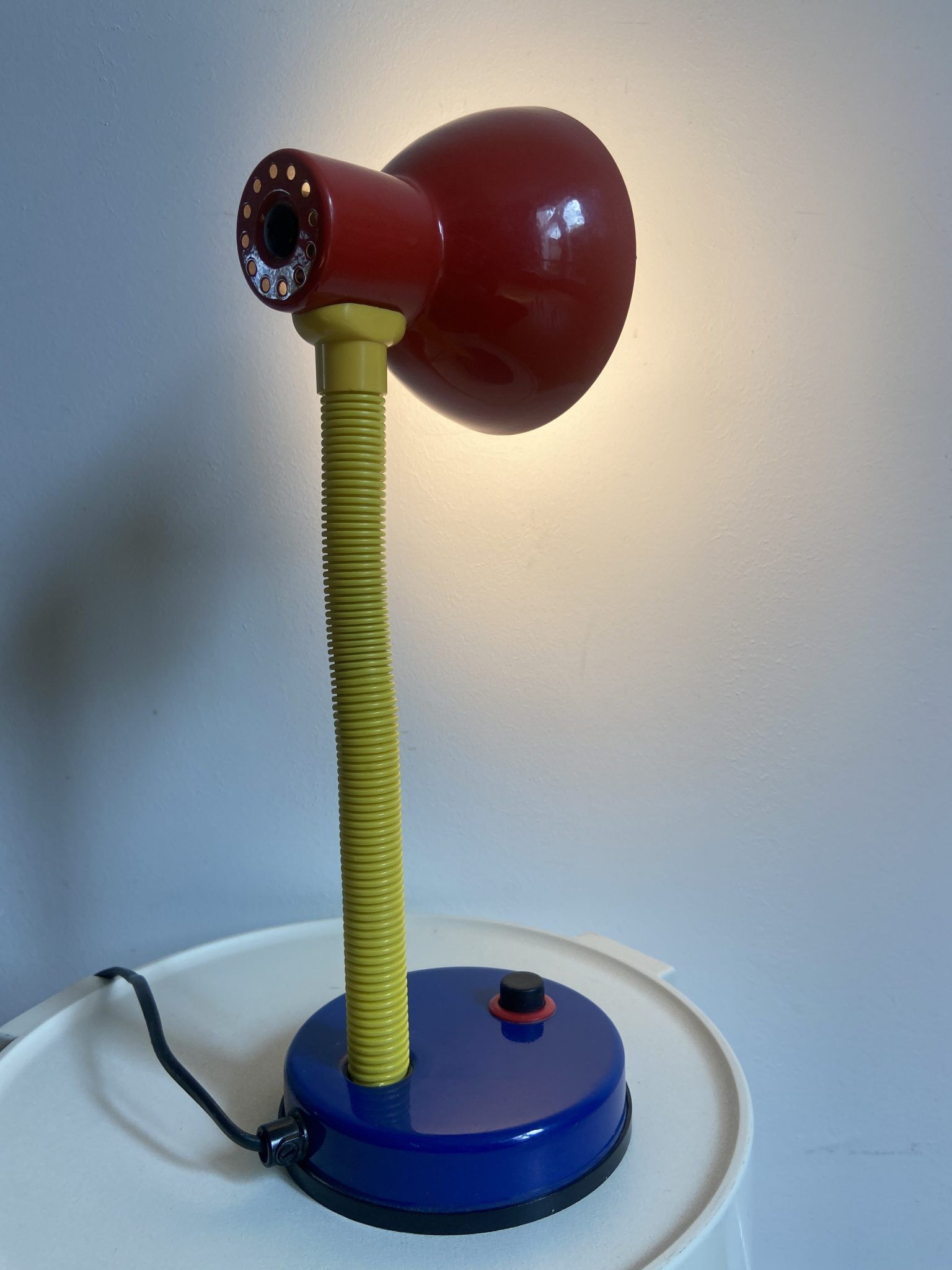 Lampe de bureau colorée esprit “memphis style”